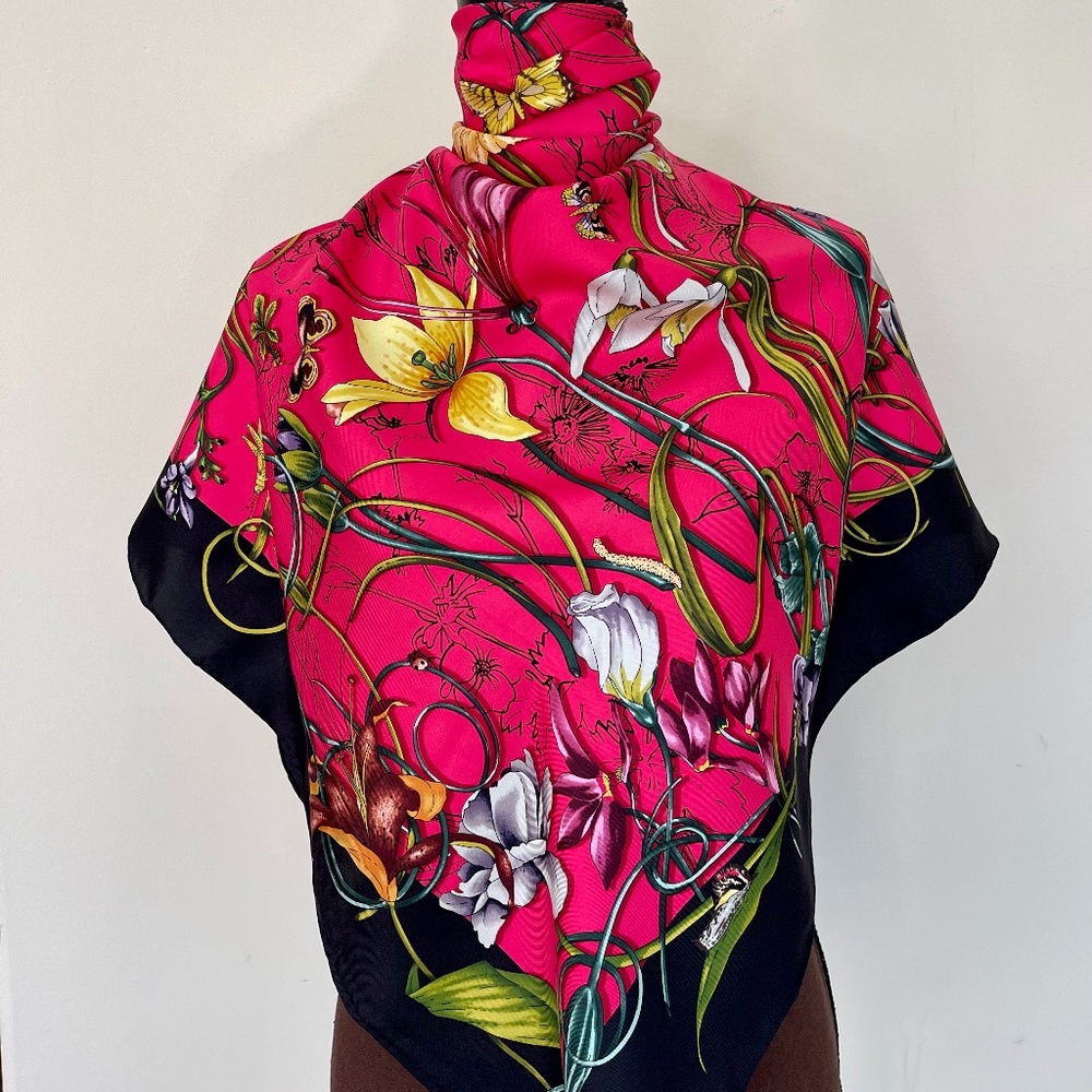 Gucci Scarf Flora Infinity Print Silk Scarf Wrap with Gucci Gift Box - Picture 3 of 12